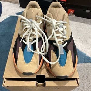 Yeezy 700 Boost - Tan